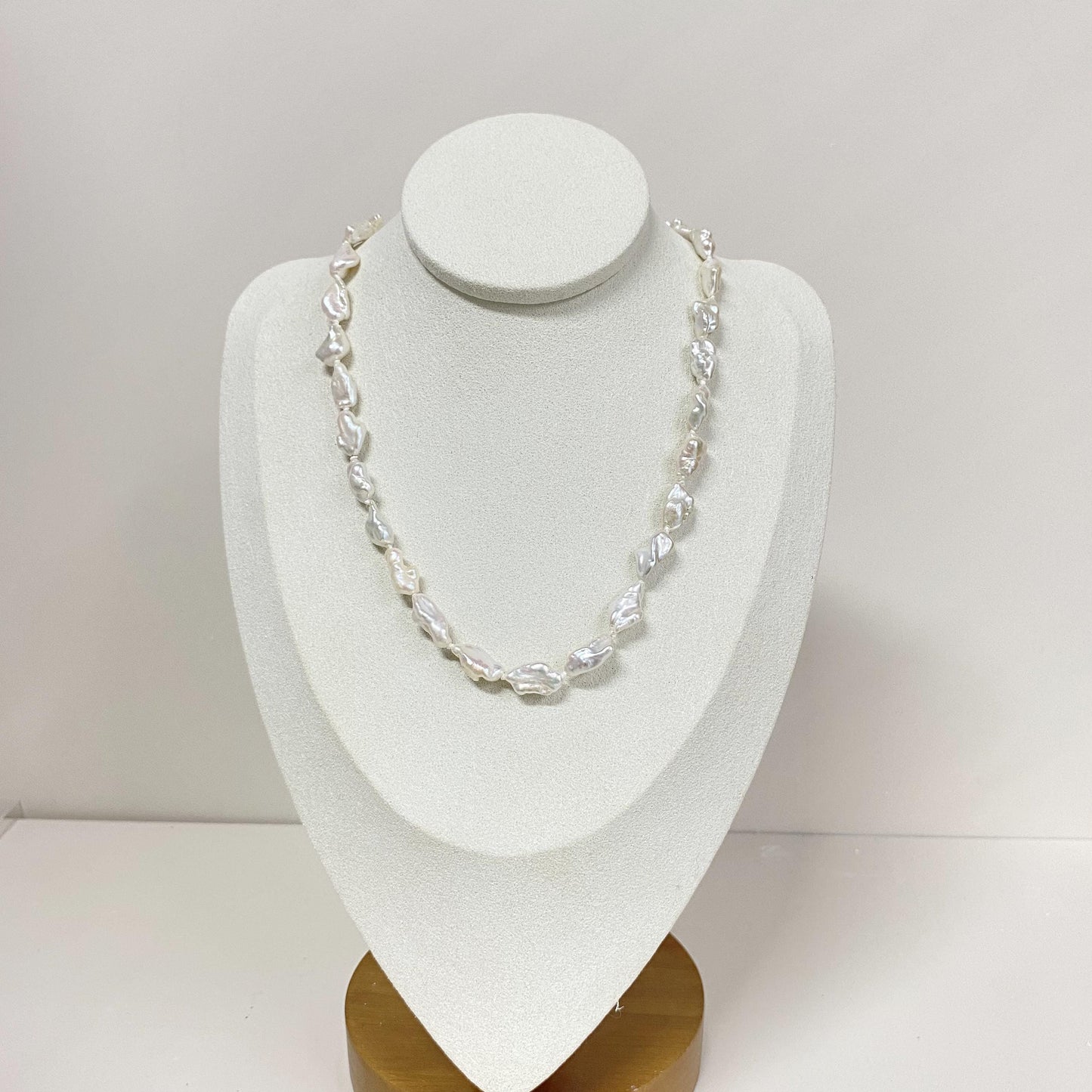 Baroque Pearl Choker Necklace