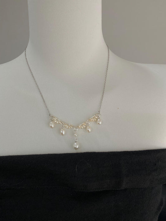 Freshwater Pearl Cluster Pendant Necklace, Baroque Teardrop Pearl Pendant, Dainty Handmade Pearl Jewelry, Minimalist Bridal Necklace