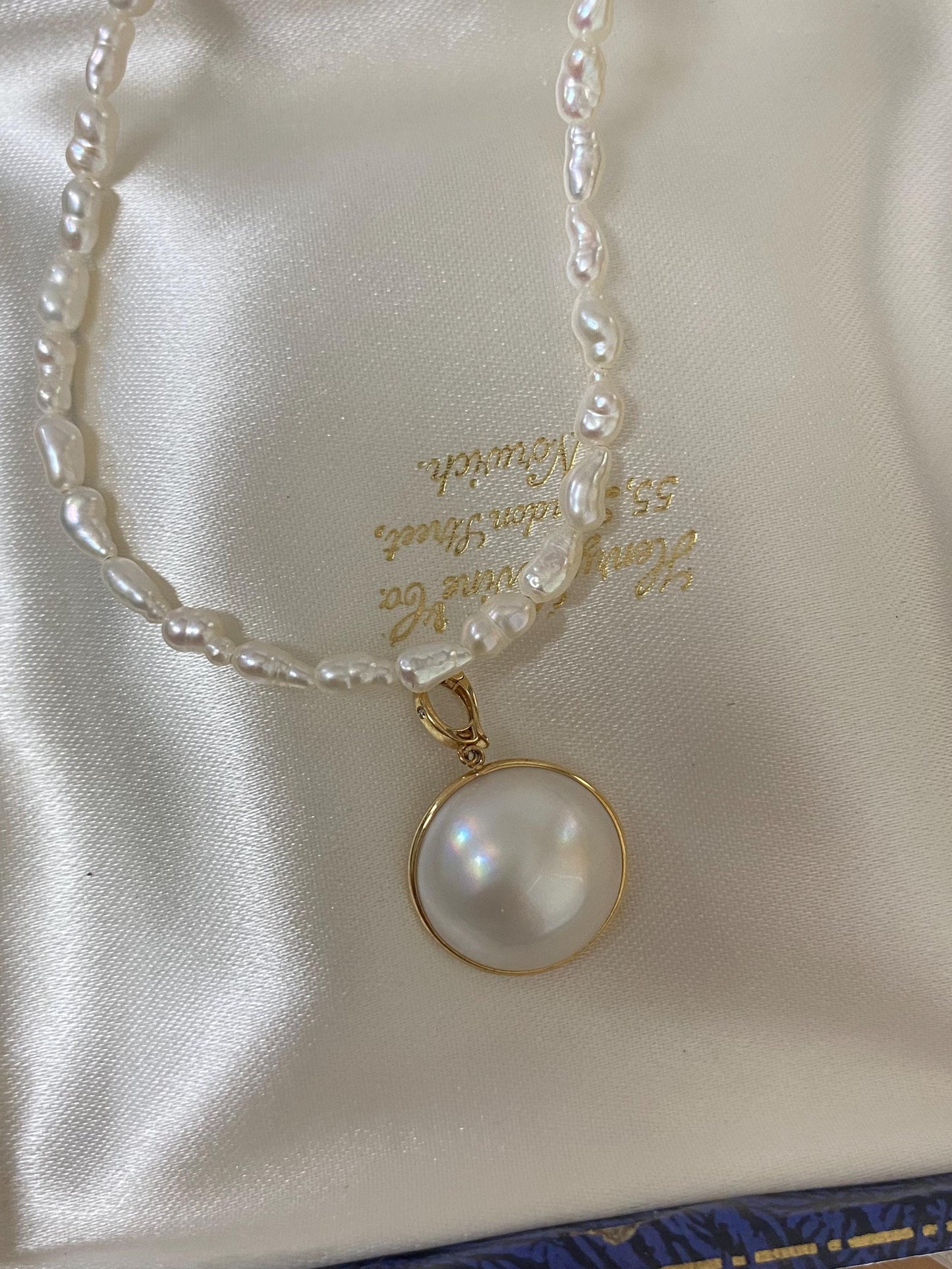 Mabe Pearl Pendant 15mm in 18K Solid Gold Bezel