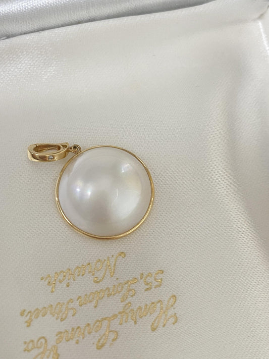 Mabe Pearl Pendant 15mm in 18K Solid Gold Bezel