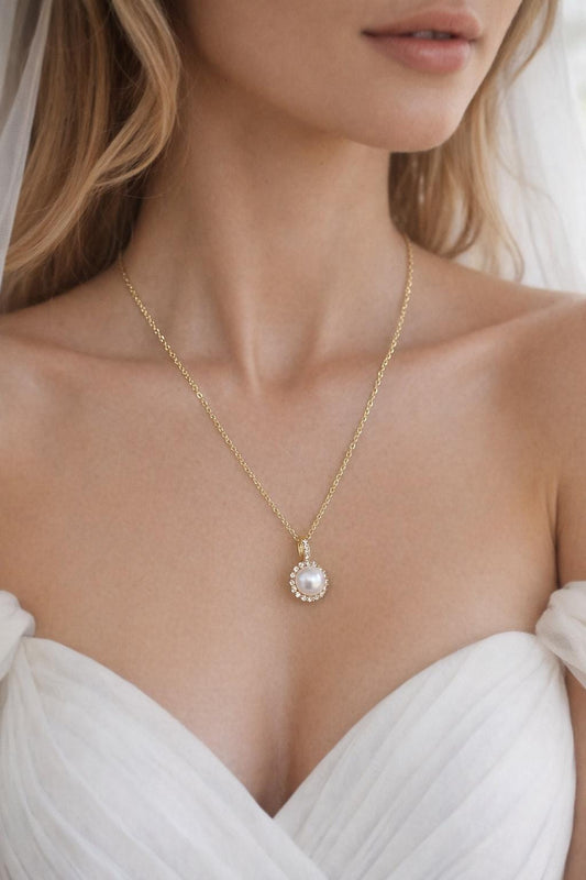 Elegant Halo Freshwater Pearl Pendant in S925 Silver
