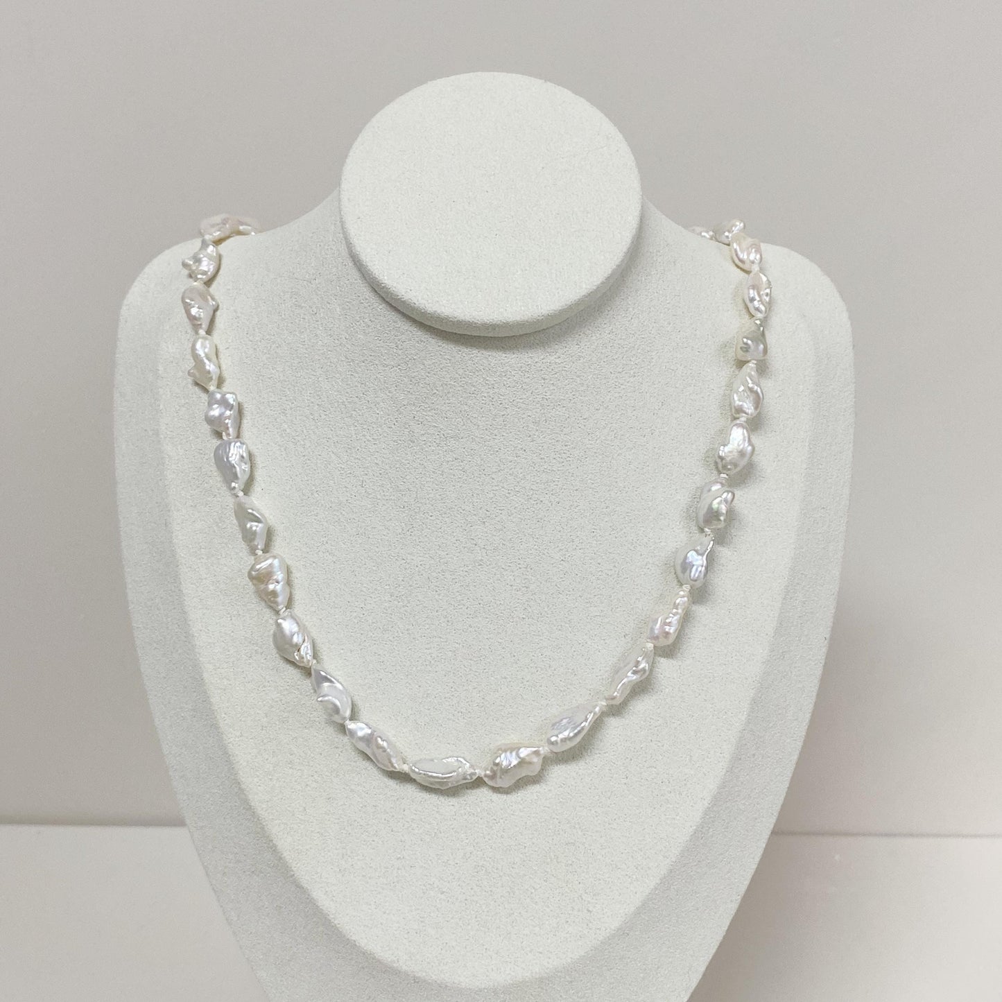 Baroque Pearl Choker Necklace
