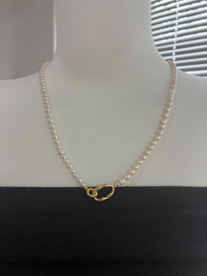 Freshwater Pearl Choker Necklace with Gold Toggle Clasp