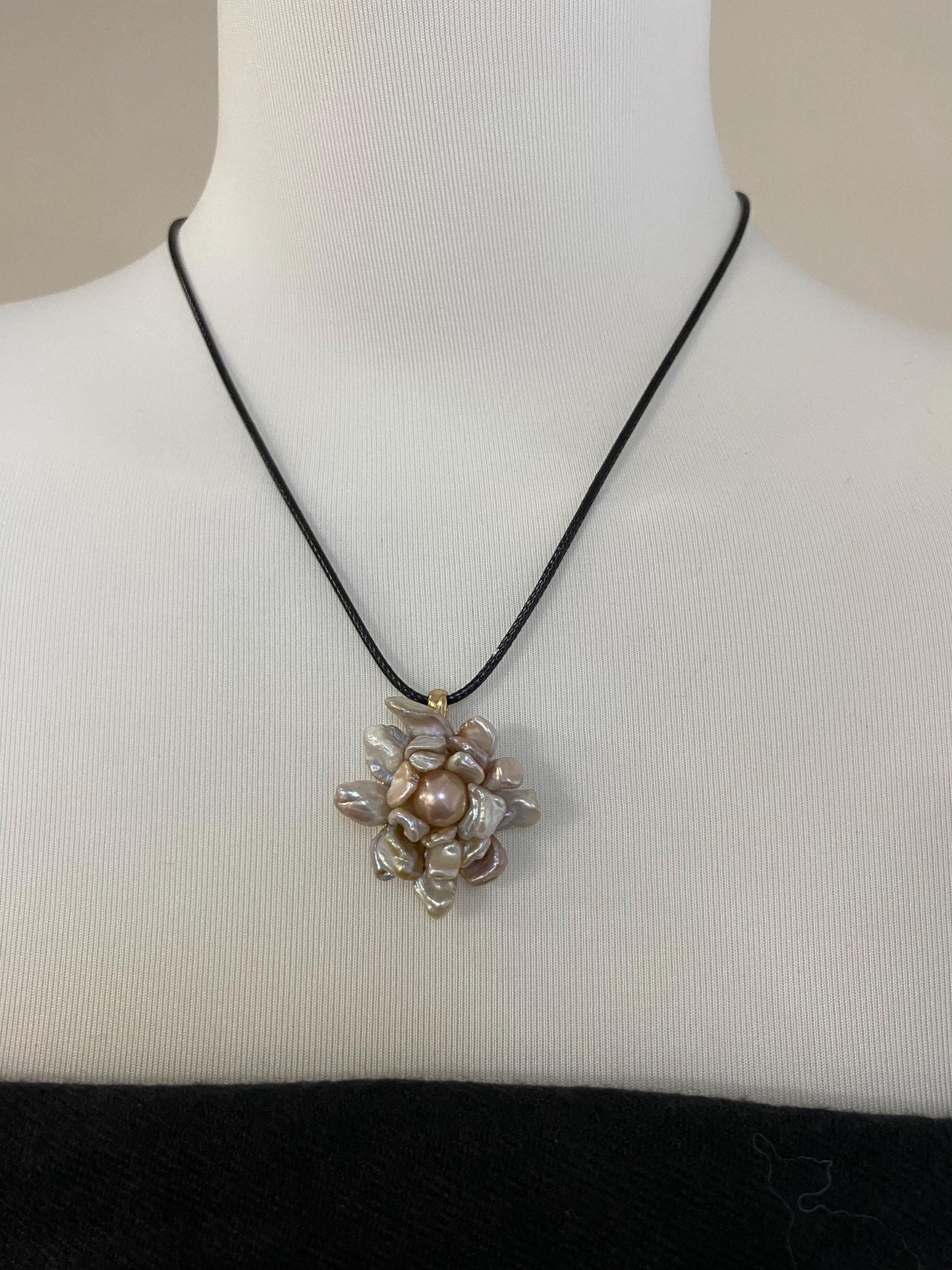 Handmade Baroque Pearl Flower Pendant Necklace