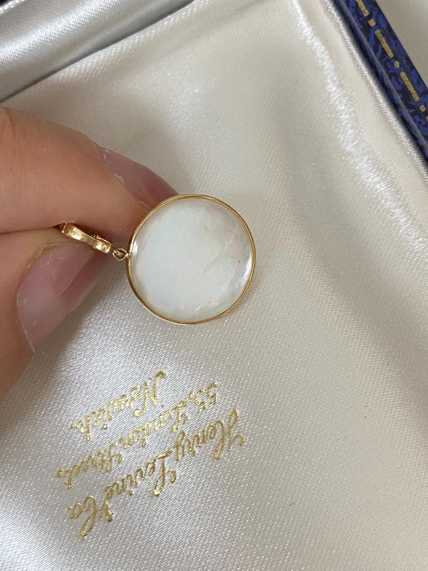 Mabe Pearl Pendant 15mm in 18K Solid Gold Bezel