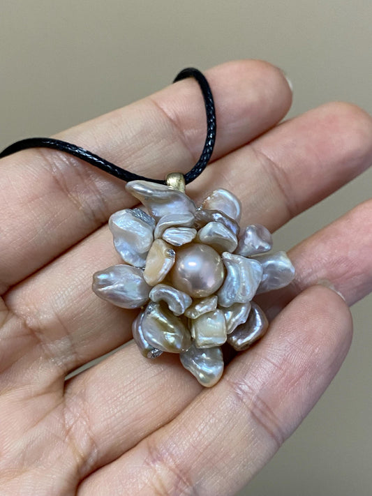 Handmade Baroque Pearl Flower Pendant Necklace
