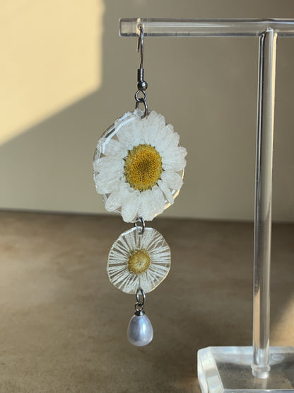 White Daisy Pearl Earrings