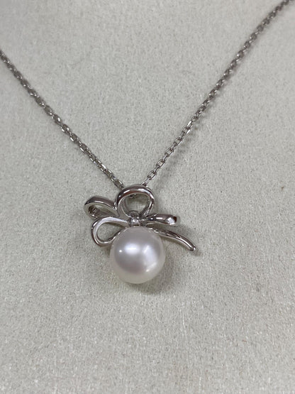 Bow Pearl Pendant Necklace in Sterling Silver