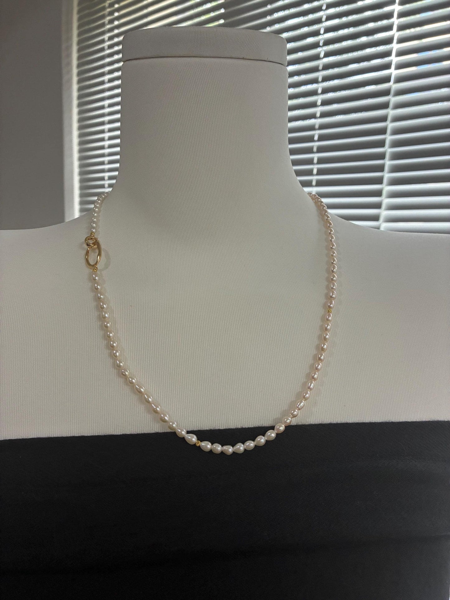 Freshwater Pearl Choker Necklace with Gold Toggle Clasp
