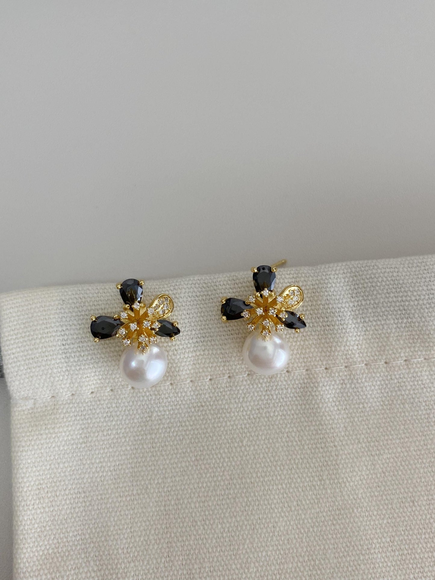 Black Crystal & Pearl Jewelry Set