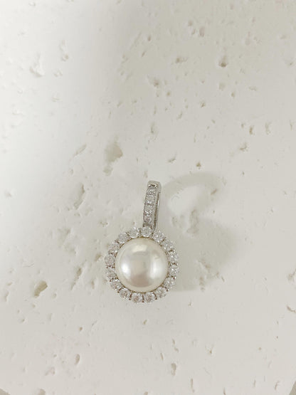 Elegant Halo Freshwater Pearl Pendant in S925 Silver