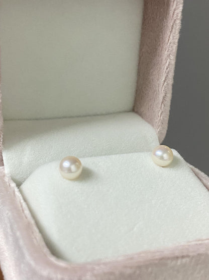Akoya Pearl Stud Earrings 18K Gold